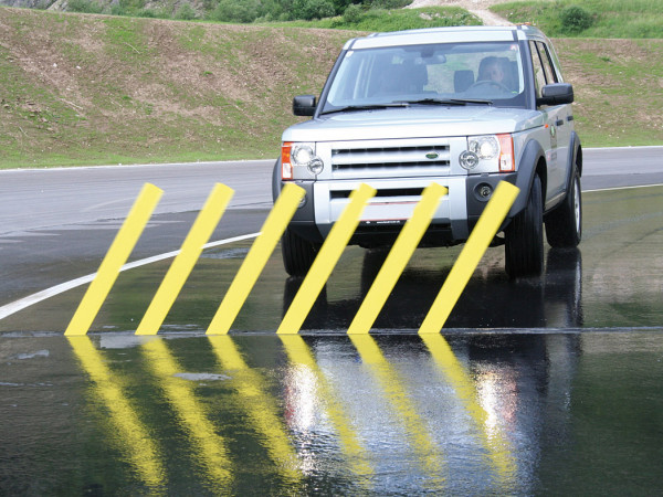 開閉する障害物のブレーキ部品
